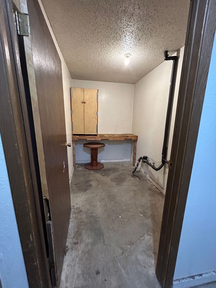 414 8th St Se - Photo 3 of 16