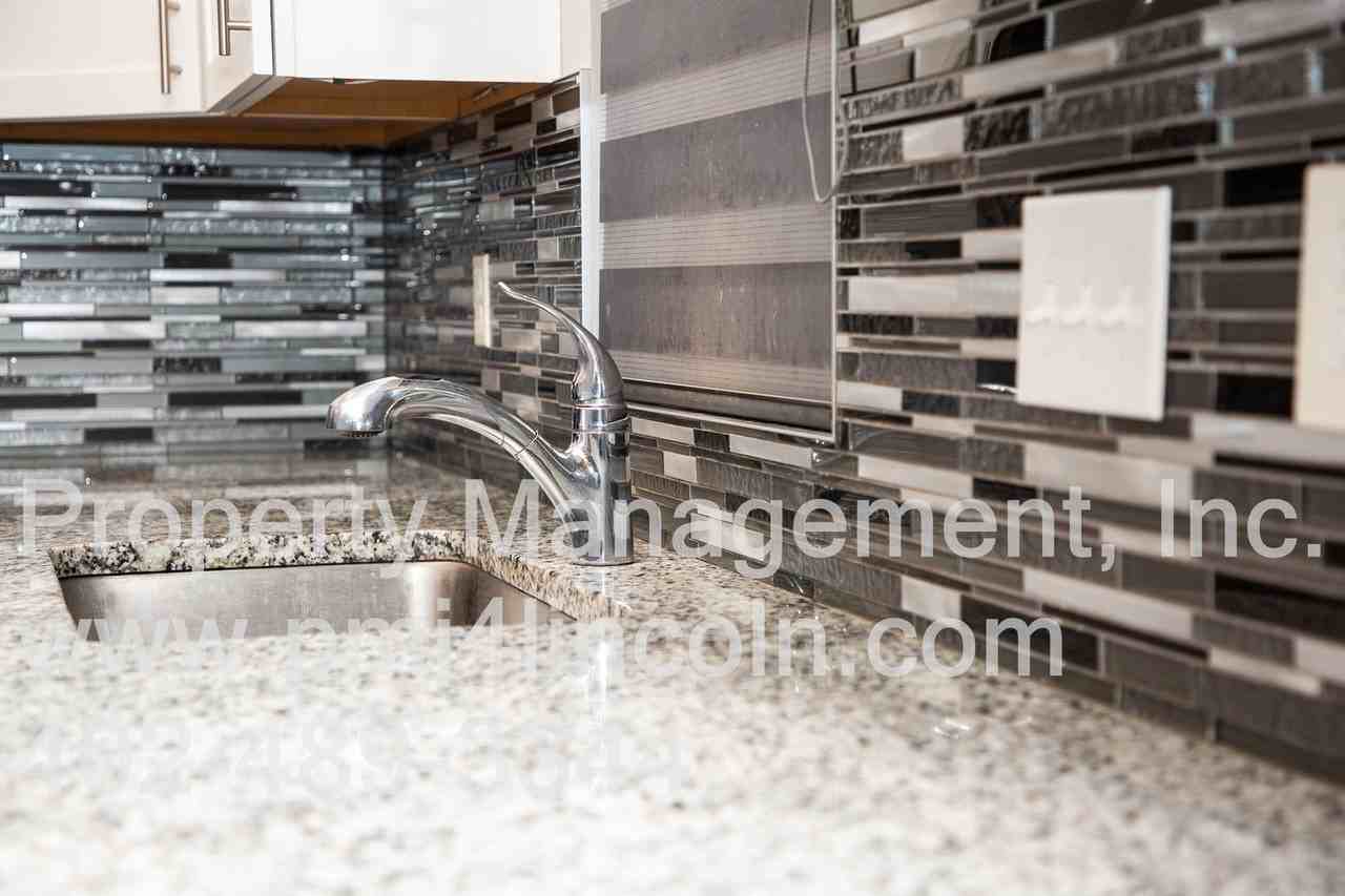 4731 N 35th St - Photo 4 of 38