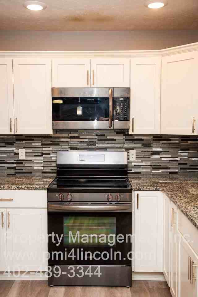 4731 N 35th St - Photo 2 of 38