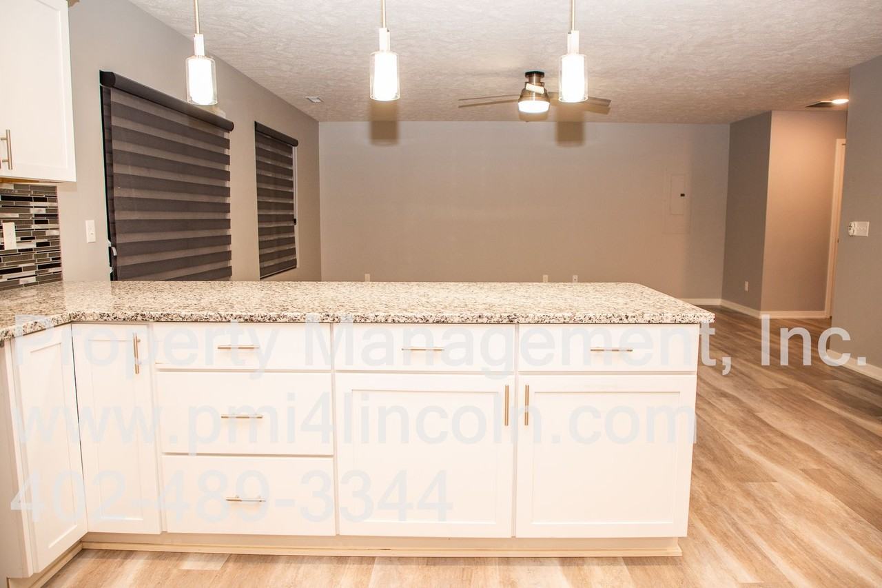 4731 N 35th St - Photo 6 of 38