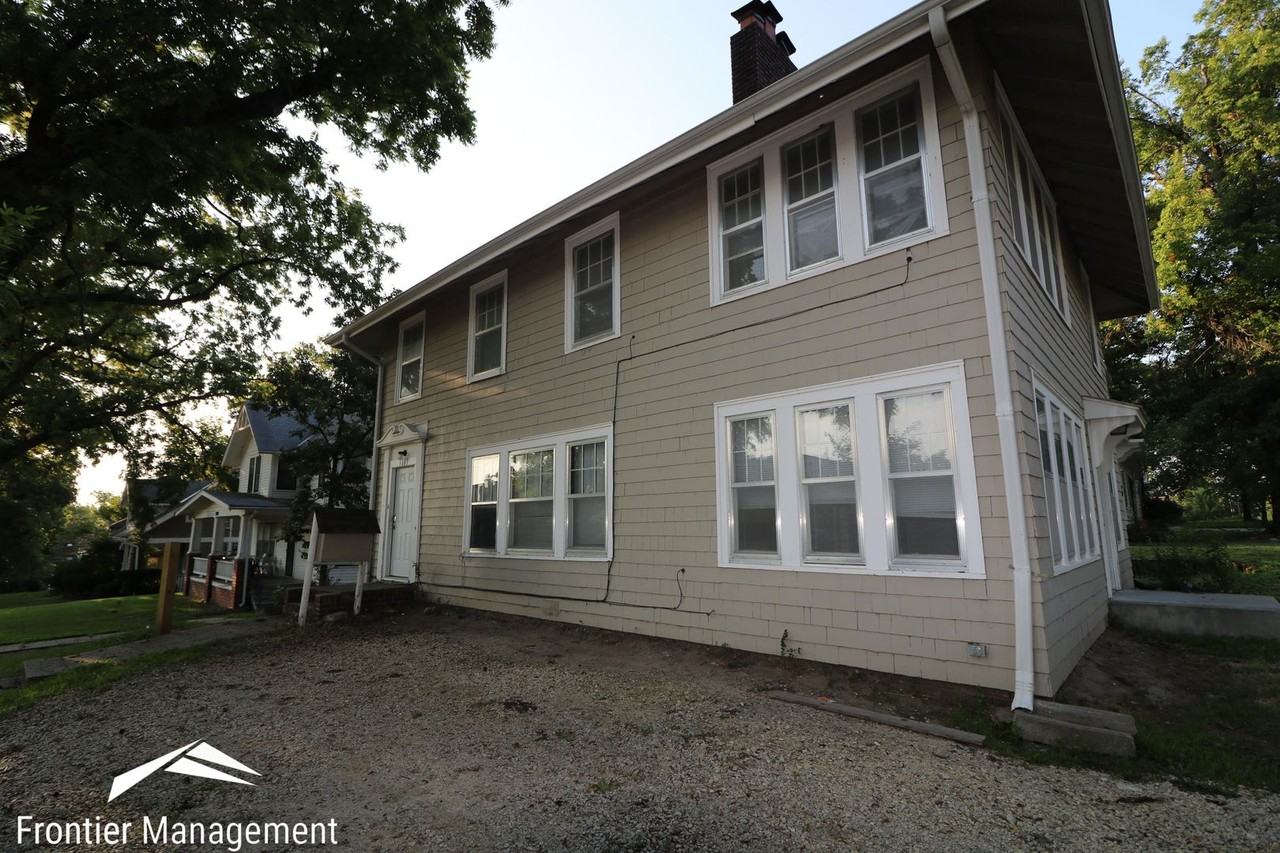 1649 Fairchild Ave - Photo 2 of 34