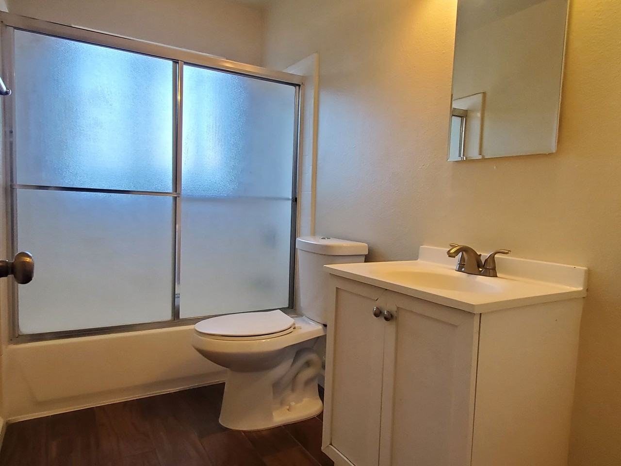 3220 Williamsburg Dr #4 - Photo 4 of 6