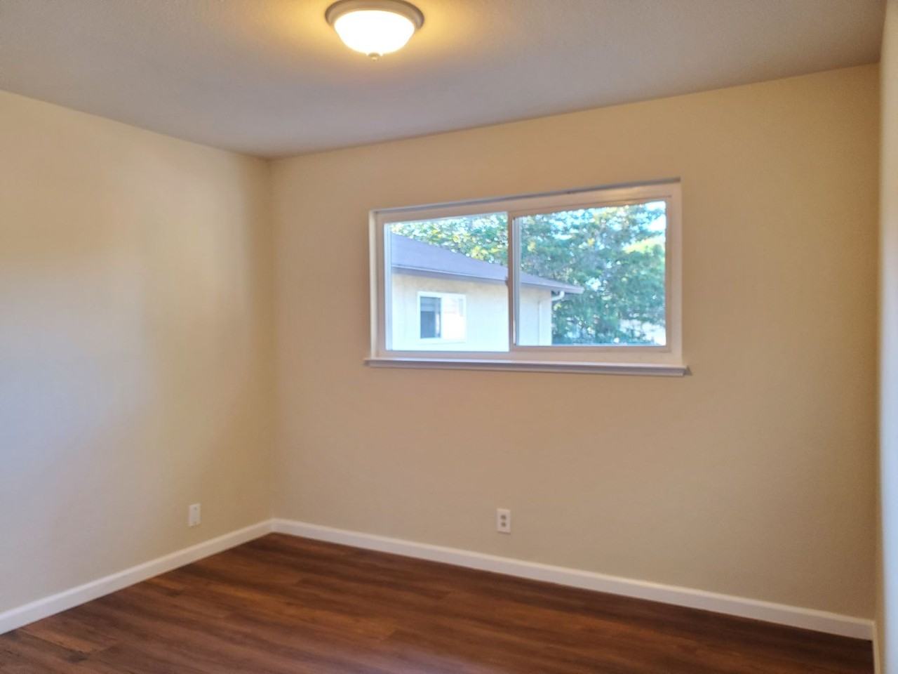 3220 Williamsburg Dr #4 - Photo 5 of 6