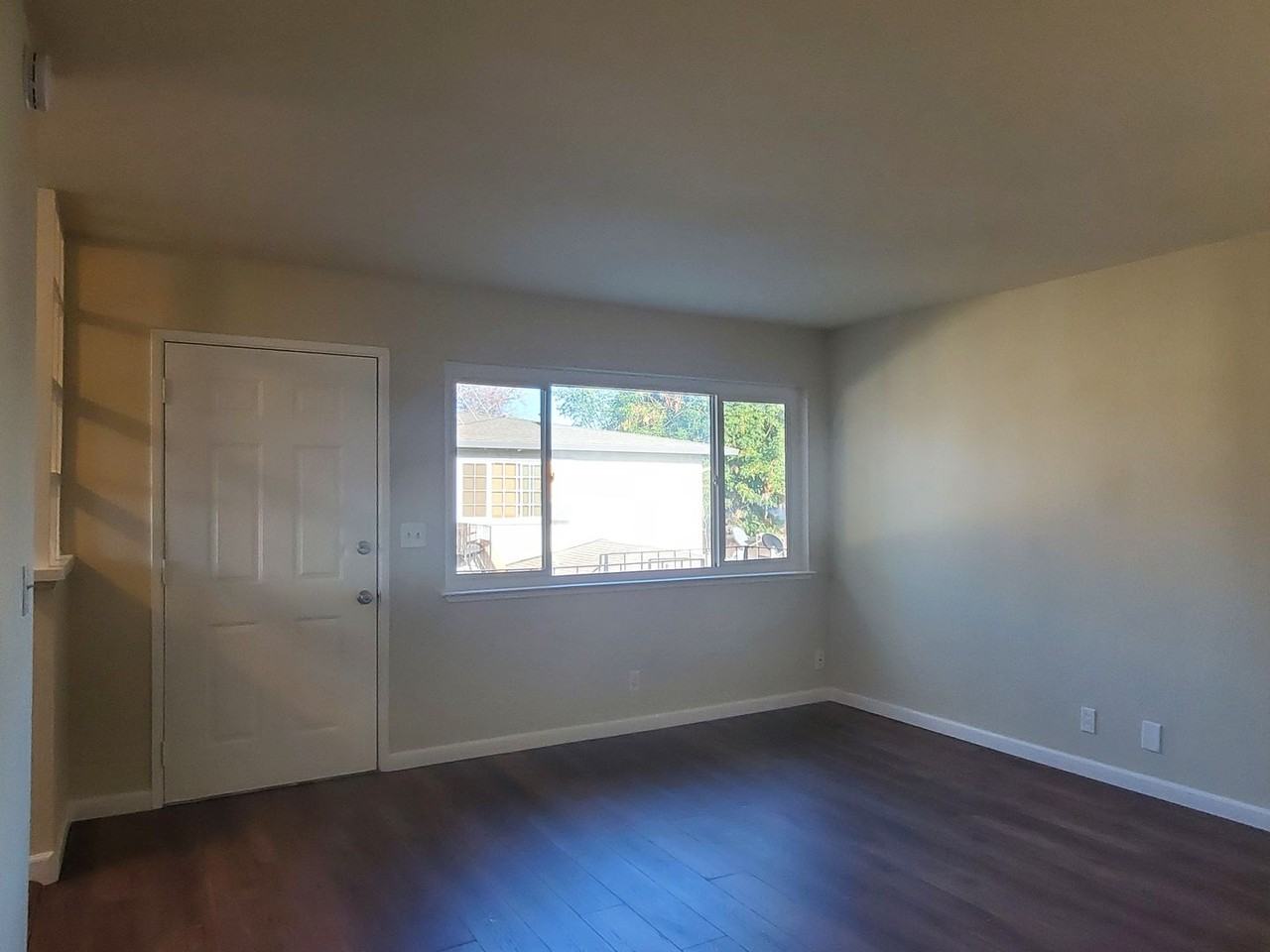 3220 Williamsburg Dr #4 - Photo 6 of 6