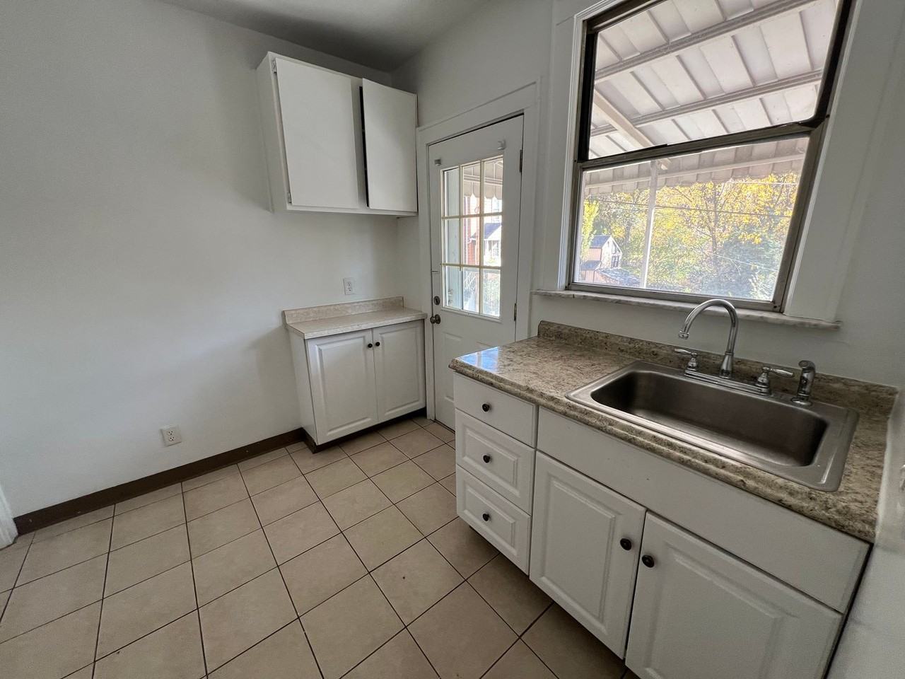 1308 Malden St - Photo 3 of 19