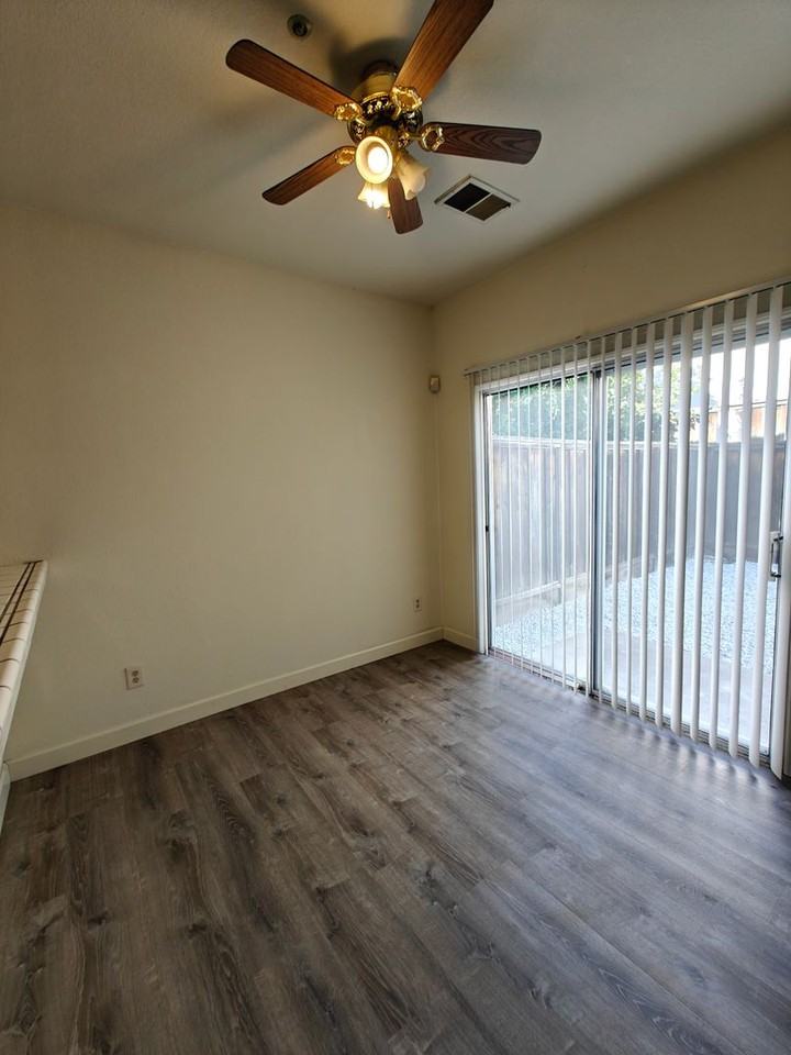 112 Harris Cir - Photo 2 of 19