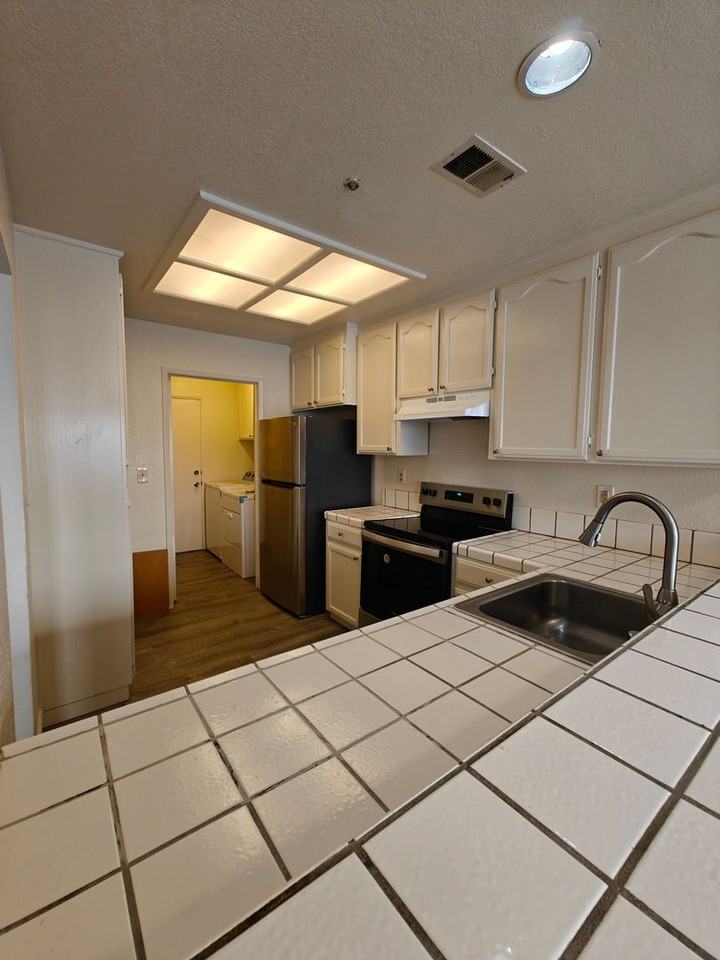 112 Harris Cir - Photo 3 of 19