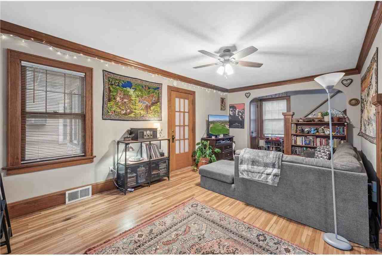 811 Snelling Ave N - Photo 4 of 23