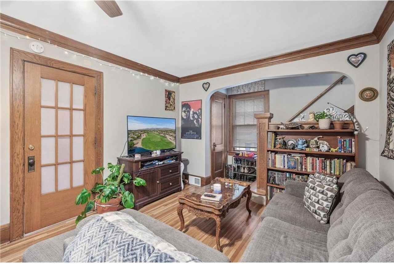 811 Snelling Ave N - Photo 5 of 23