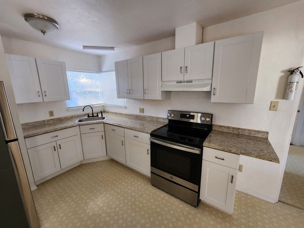 150 1/2 6th St - Photo 2 of 15