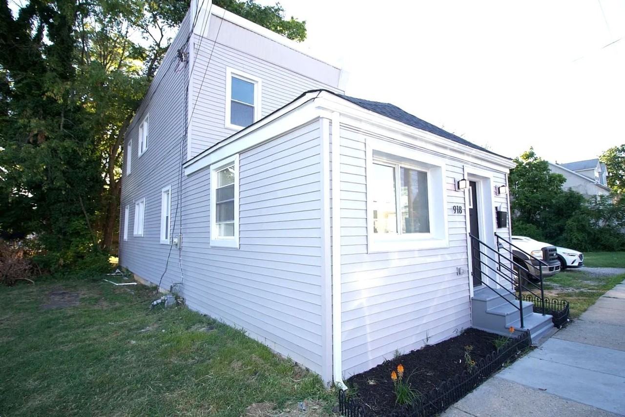 918 Sharon Ave - Photo 2 of 7