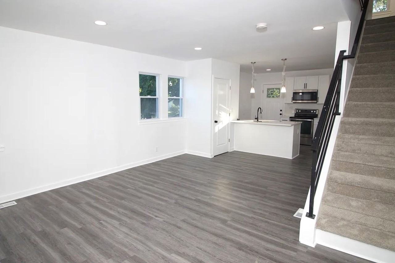 918 Sharon Ave - Photo 3 of 7