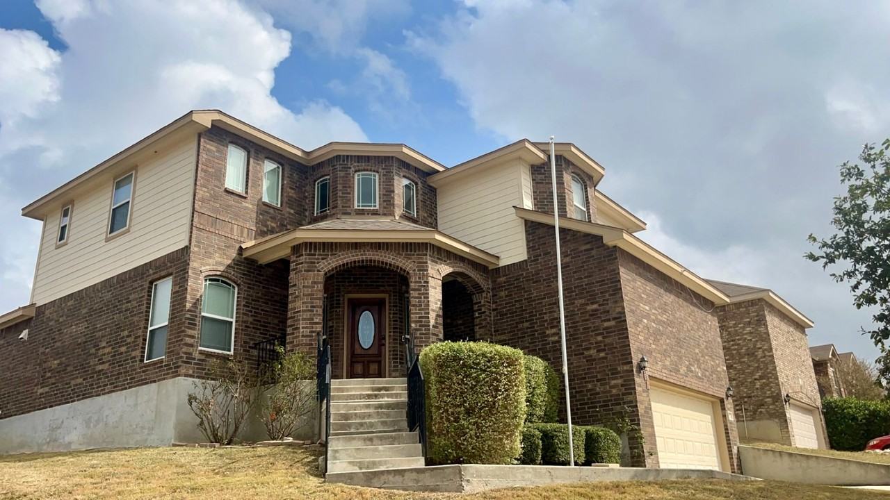 13724 Altamirano - Photo 2 of 38
