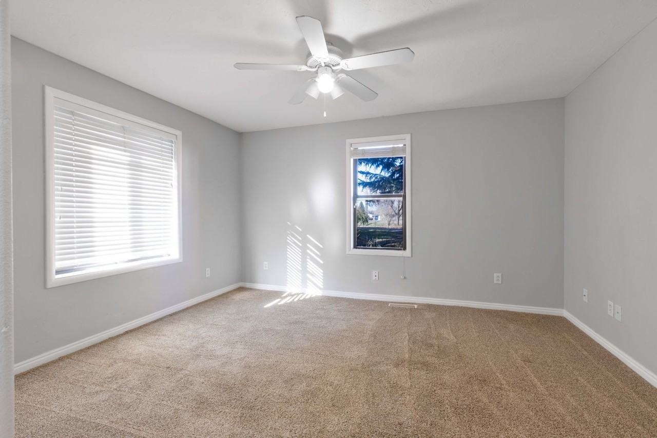 646 N 3565 E - Photo 2 of 18