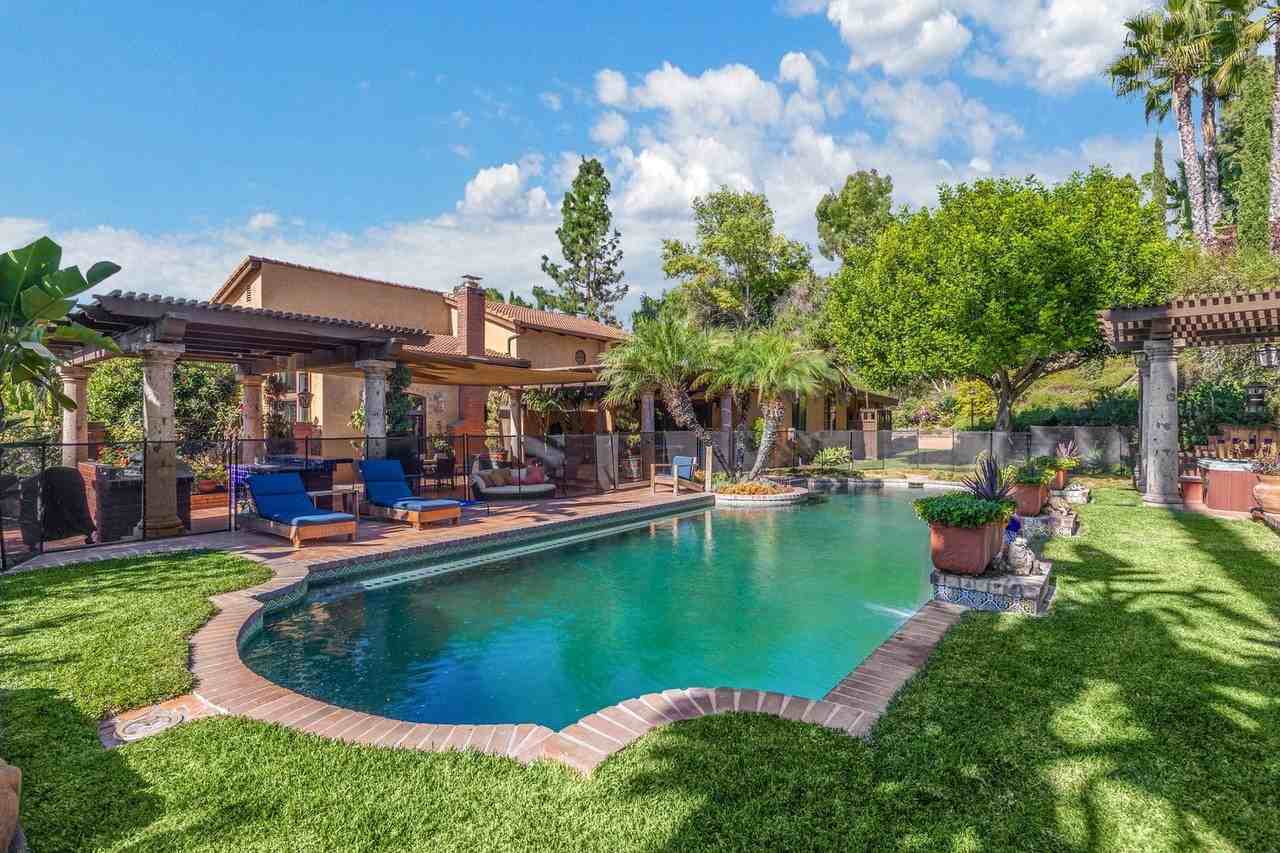 2190 Choral Dr - Photo 2 of 50