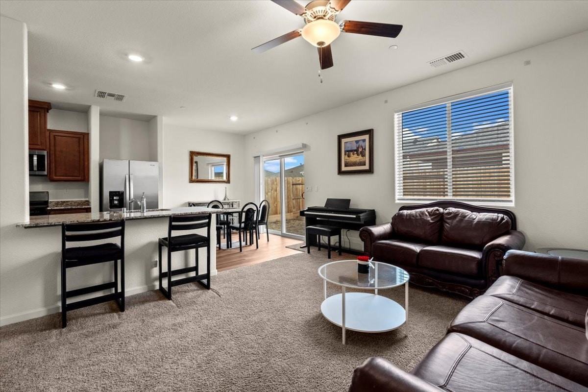 10400 Skynyrd Way - Photo 4 of 26