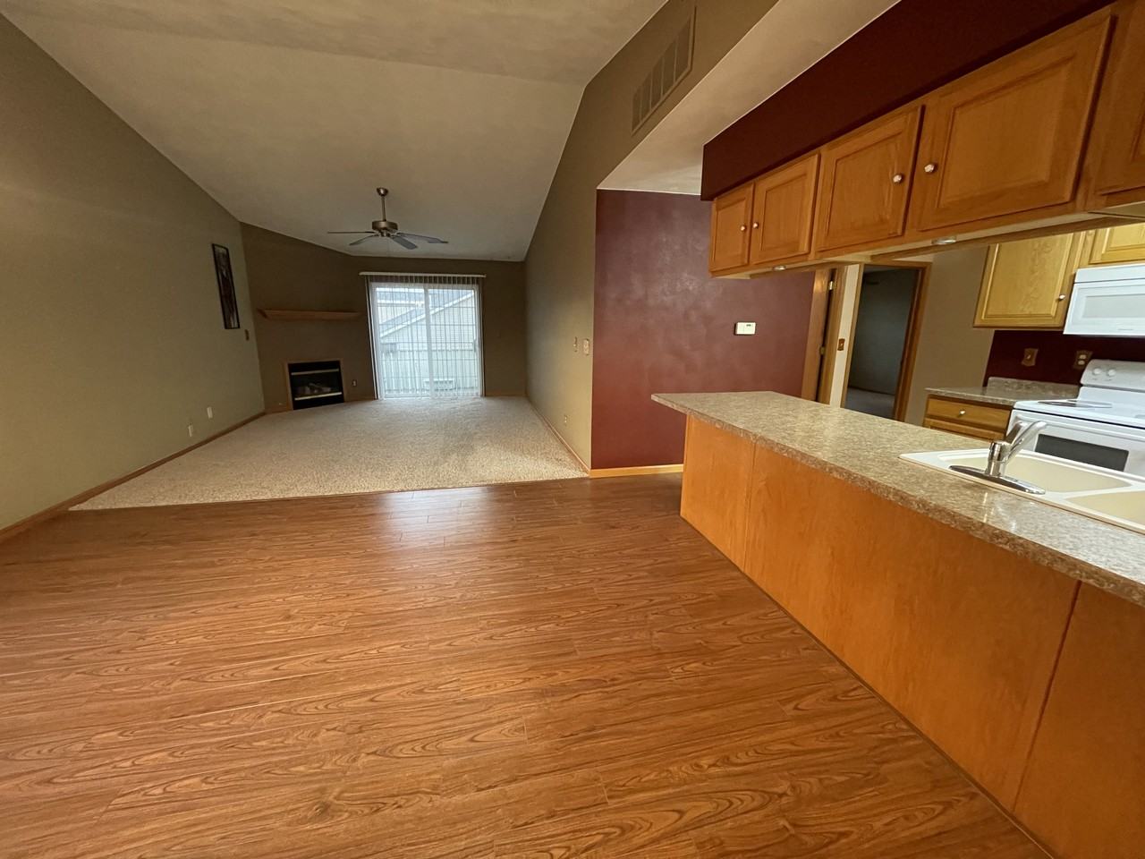 7986 Royal Oaks Rd - Photo 3 of 21