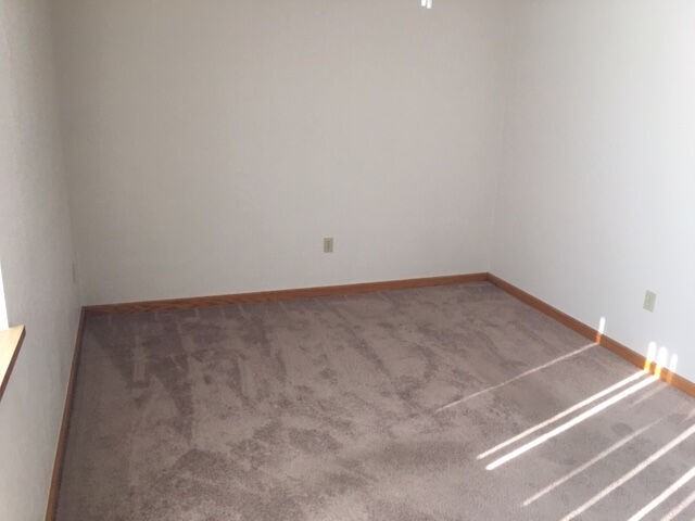 Garfield Manor - Photo 3 of 4