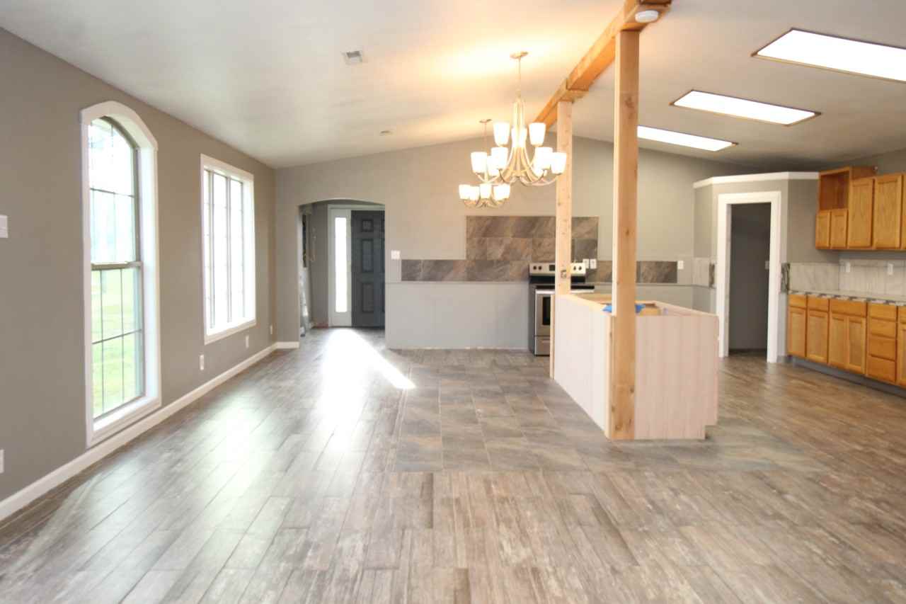 20289 West Highway 62 - Photo 2 of 33