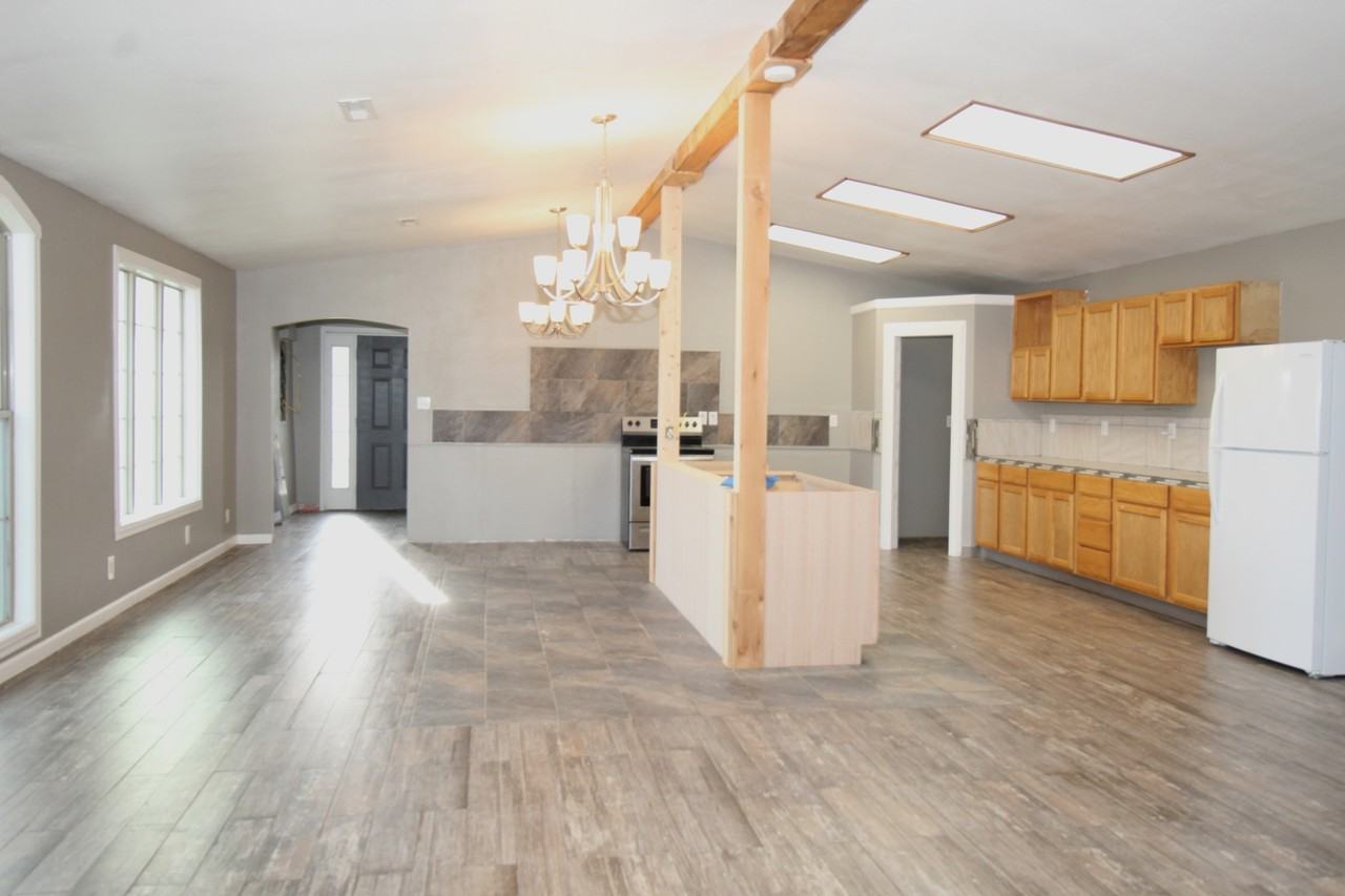 20289 West Highway 62 - Photo 3 of 33