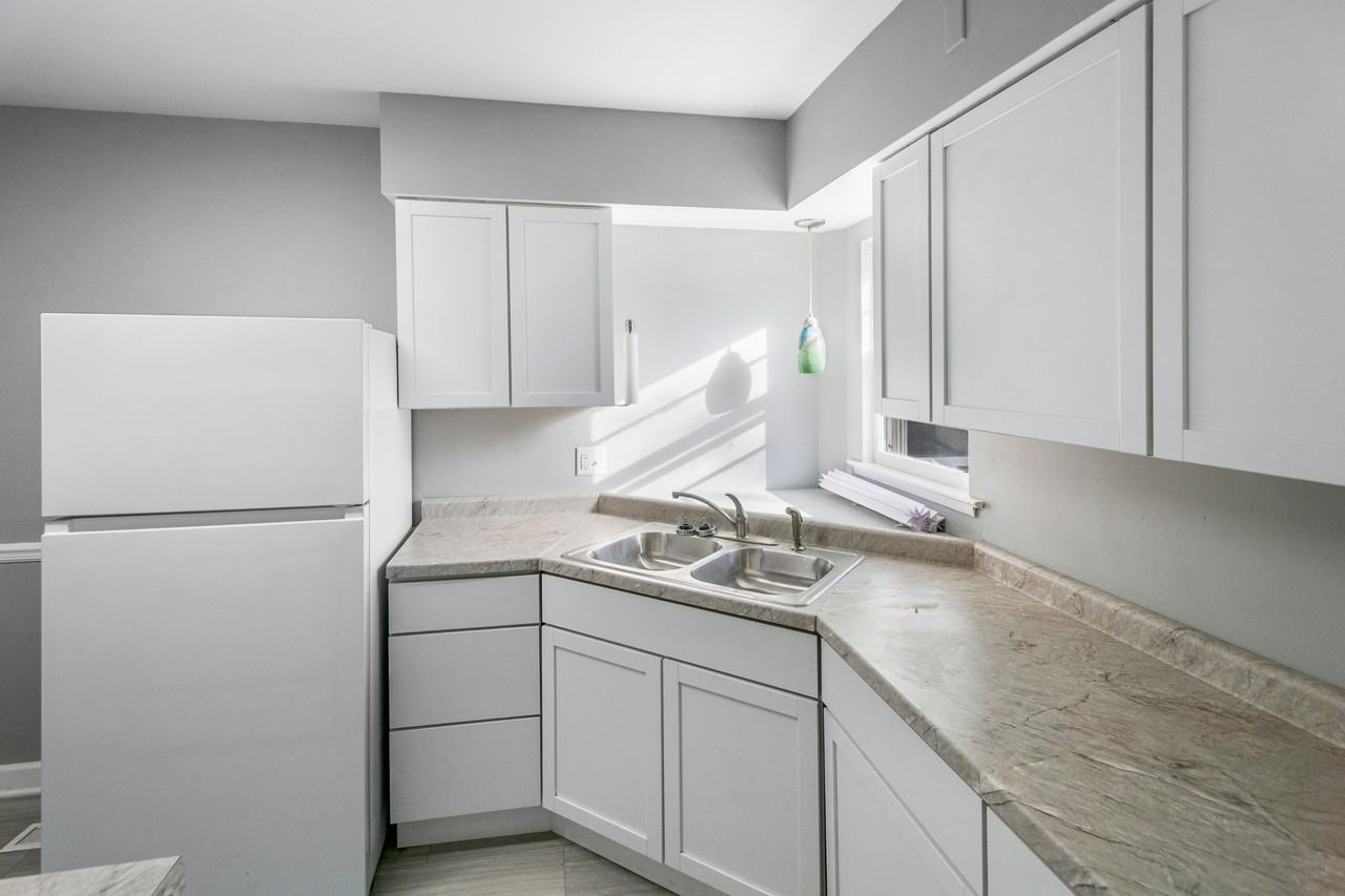 516 West Lawn Street - Photo 2 of 23