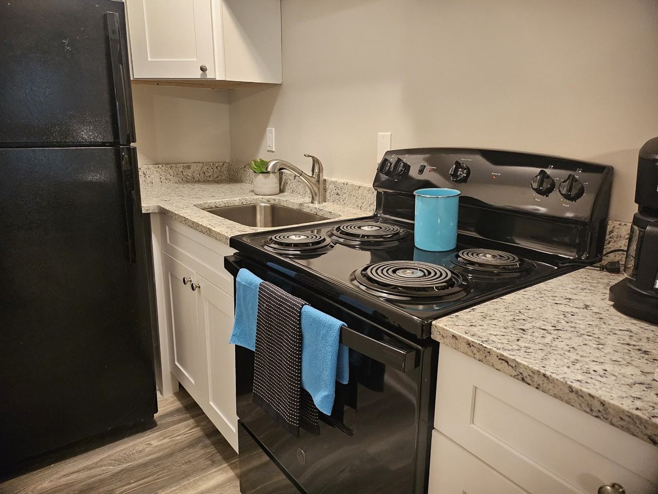 606 Court St S - 6 - Photo 3 of 10