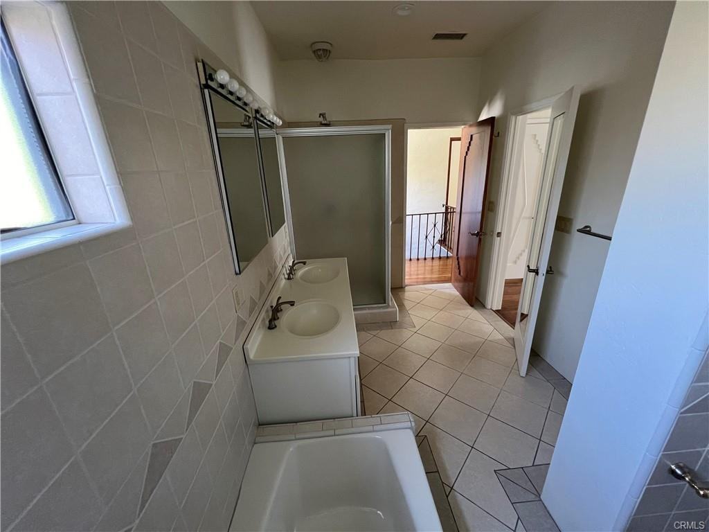 395 S Edinburgh Ave - Photo 2 of 8