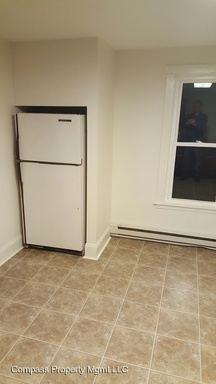 984 W Main St - Photo 2 of 8