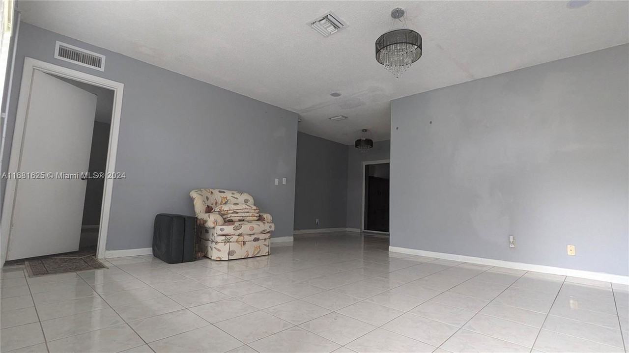 2621 Sw Natura Ave - Photo 3 of 8