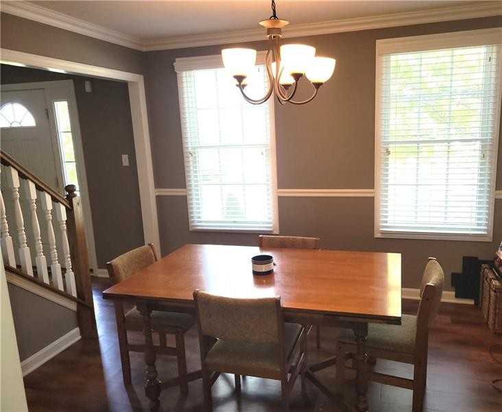 1095 Woodlawn Dr - Photo 2 of 20