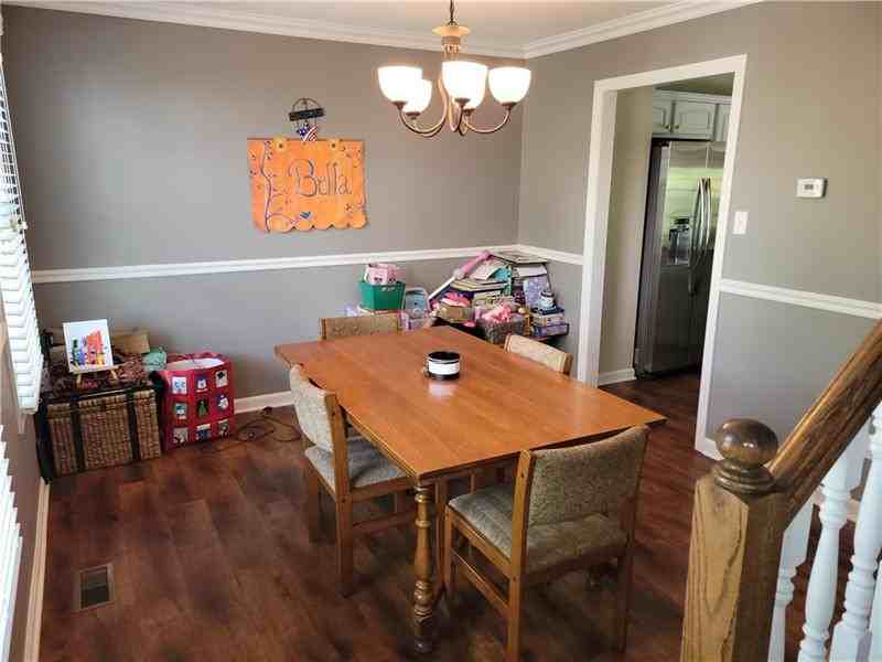 1095 Woodlawn Dr - Photo 3 of 20