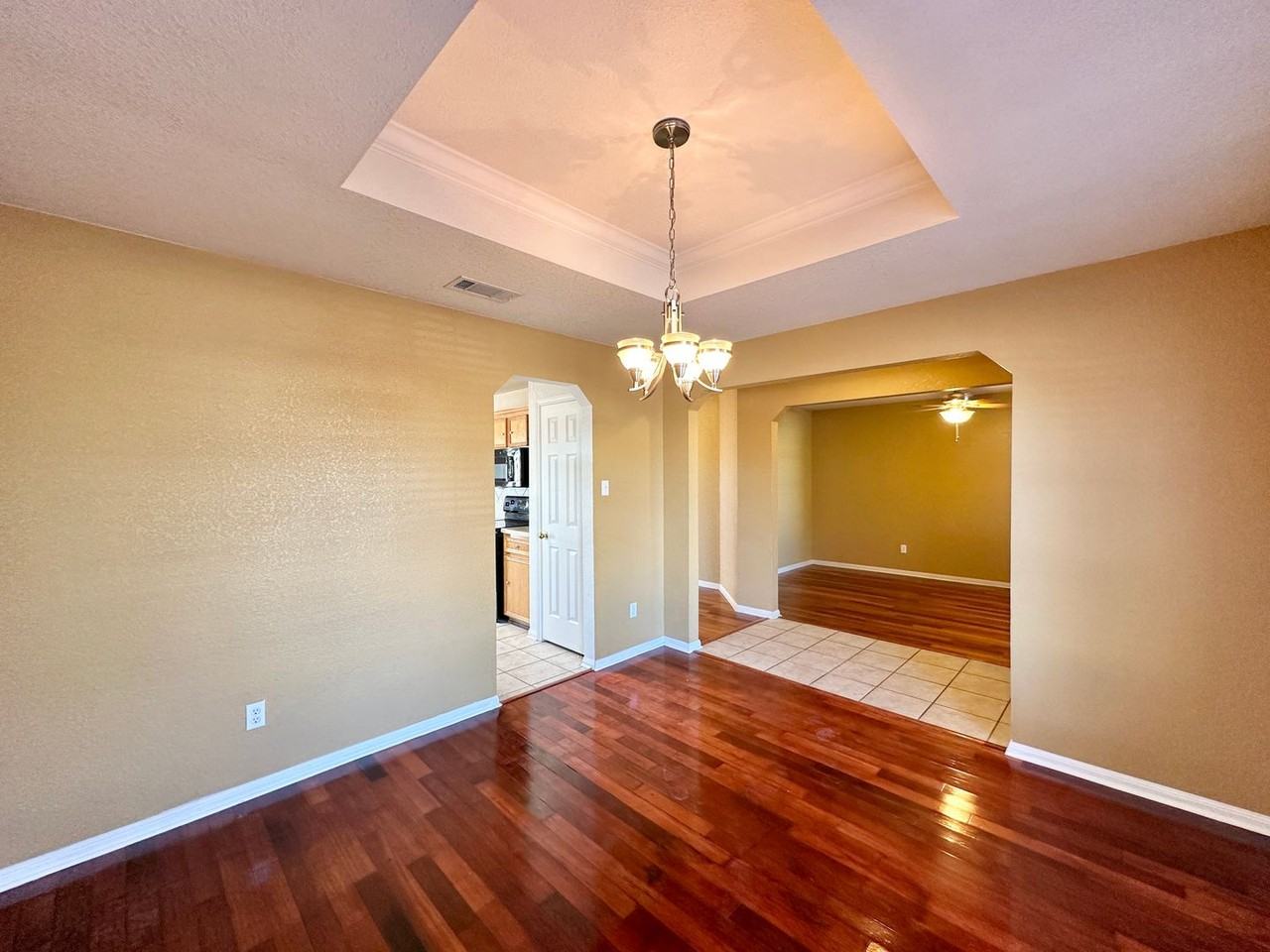 3406 Bull Run Dr - Photo 4 of 36