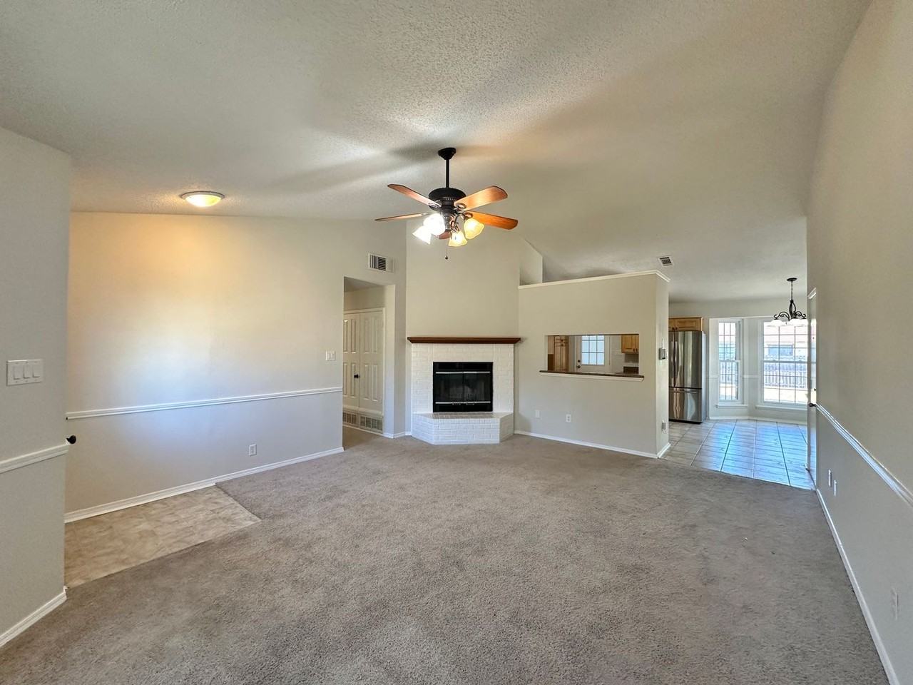 1907 Meadowbrook Dr - Photo 3 of 29