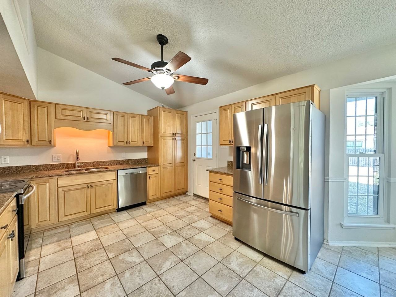 1907 Meadowbrook Dr - Photo 7 of 29