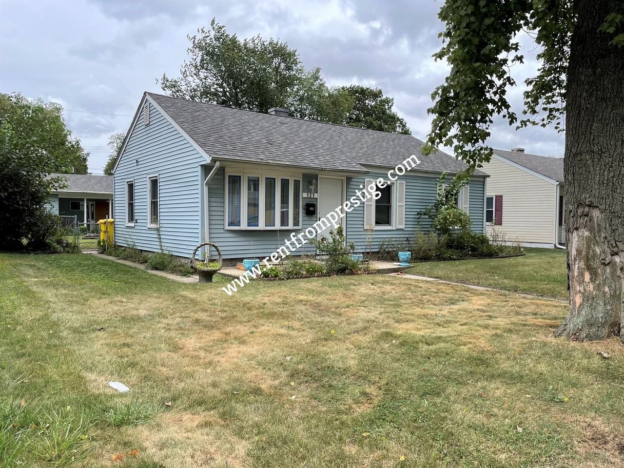 323 N Wiggs St - Photo 2 of 9