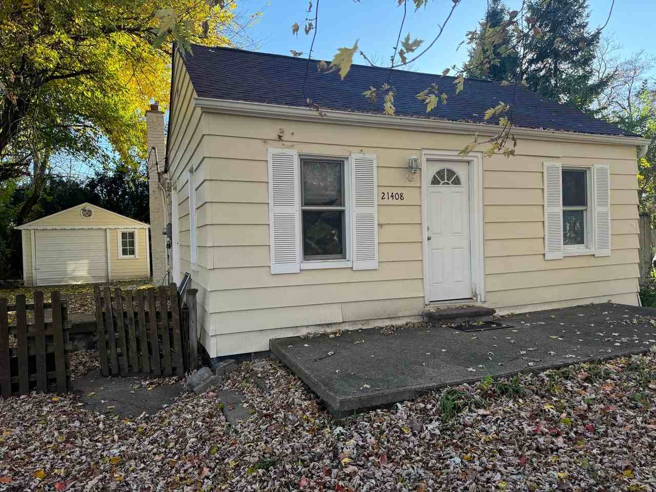 21408 Collingham Ave - Photo 2 of 12