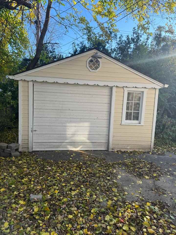 21408 Collingham Ave - Photo 3 of 12