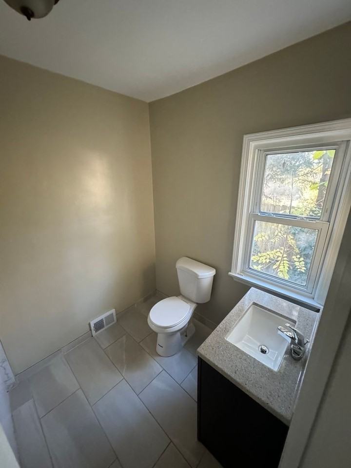 21408 Collingham Ave - Photo 7 of 12