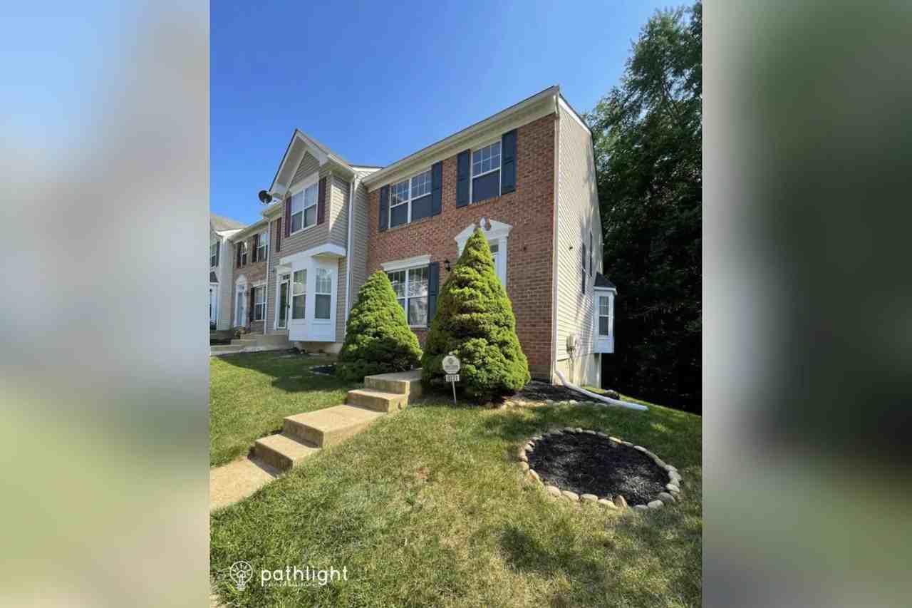 8271 Knighthood Pl - Photo 2 of 4