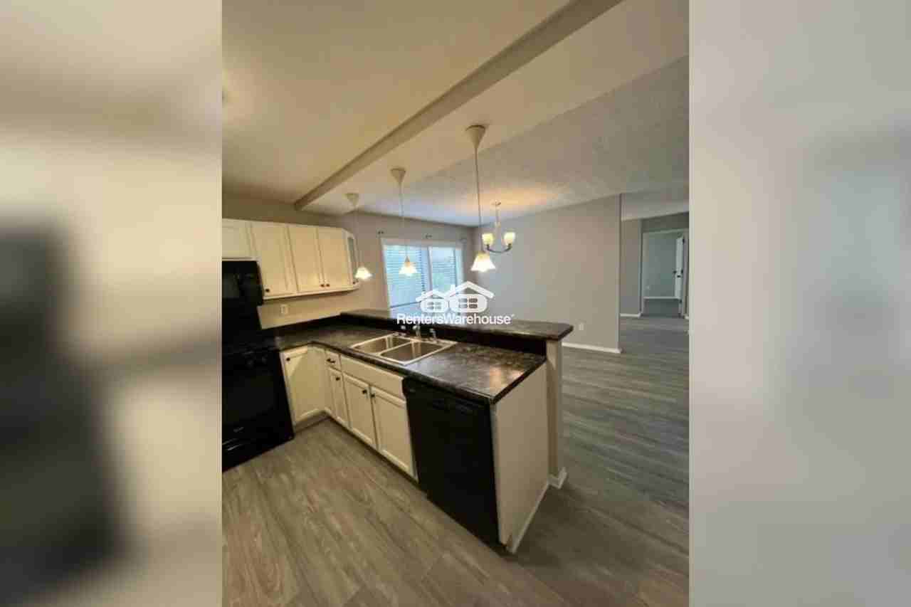 401 Wynnes Ridge Cir Se - Photo 2 of 19