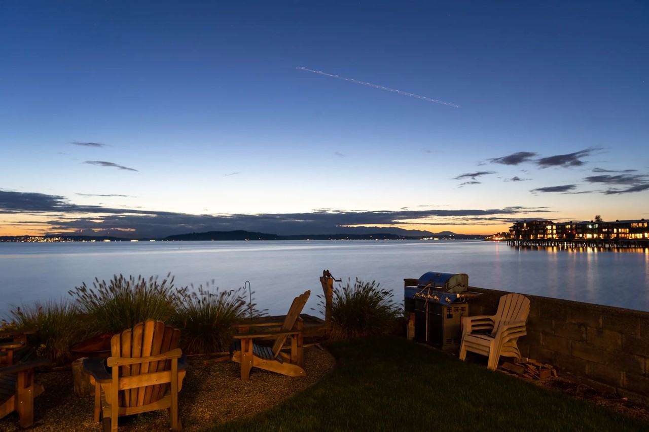 4001 Beach Dr Sw Apt 4 - Photo 2 of 13