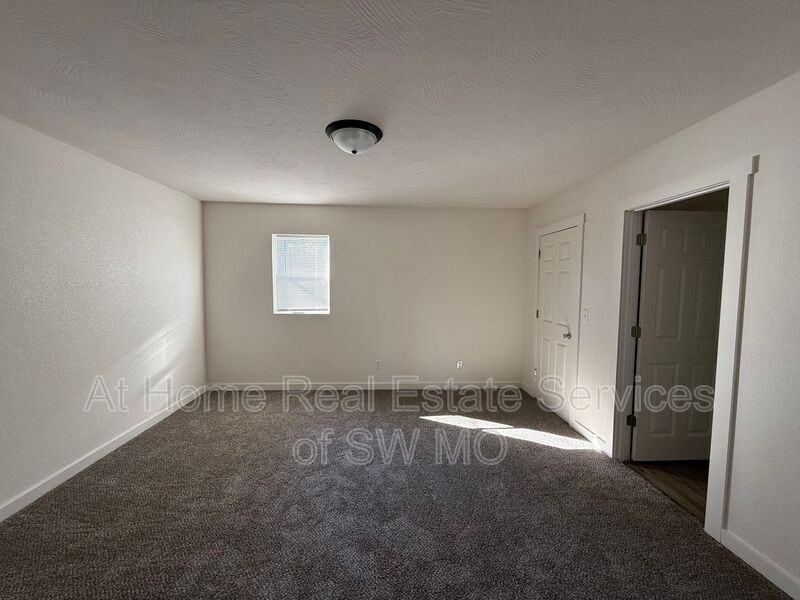 349 N Homewood Ave - Photo 7 of 11