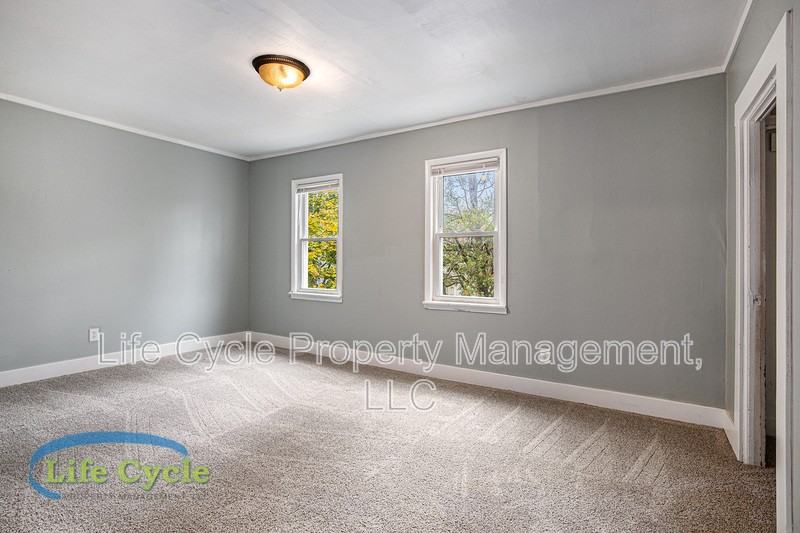 940 Mcreynolds Ave Nw - Photo 5 of 17