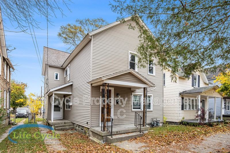 940 Mcreynolds Ave Nw - Photo 2 of 17