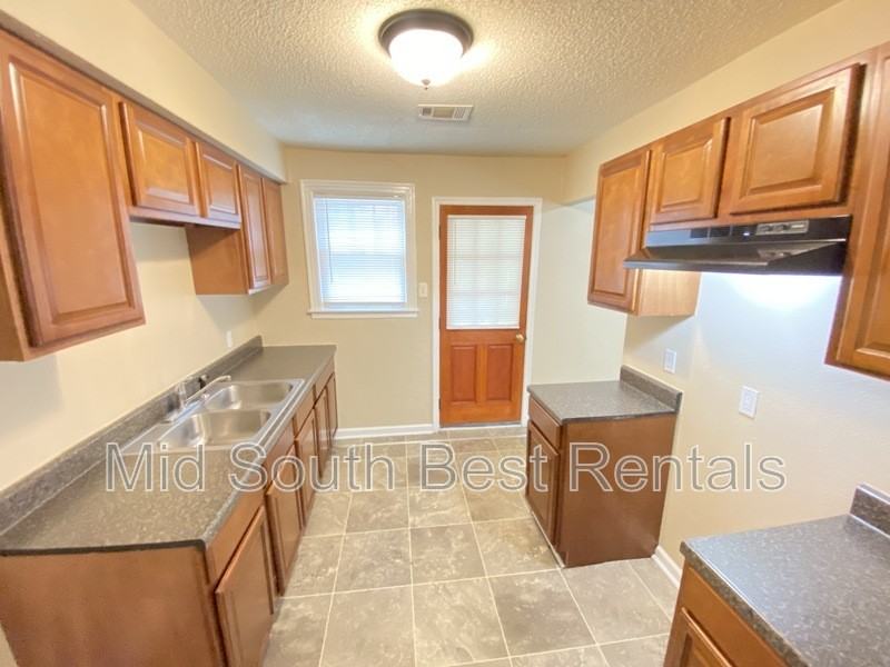 802 Frayser Dr - Photo 3 of 8