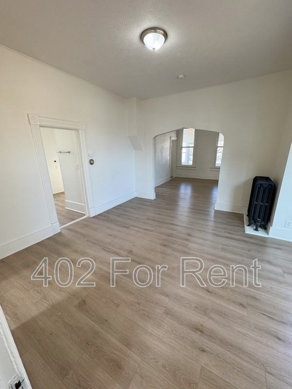 405 Woolworth Ave - Photo 2 of 21