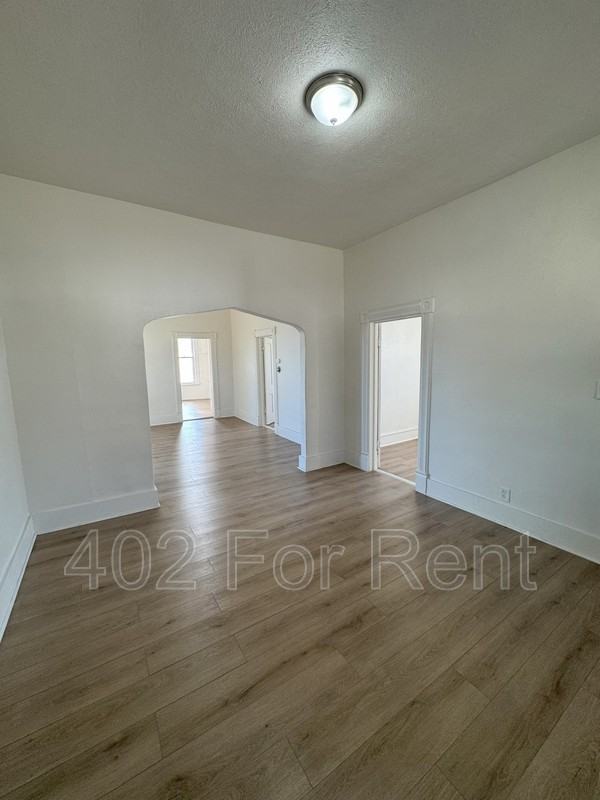 405 Woolworth Ave - Photo 3 of 21