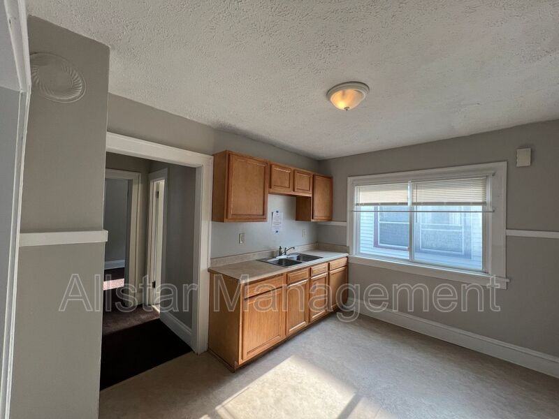 3043 West Blvd #UP - Photo 5 of 25