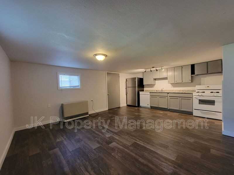 2027 Smelter Ave Ne #06 - Photo 2 of 25