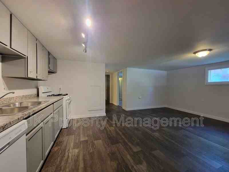 2027 Smelter Ave Ne #06 - Photo 4 of 25